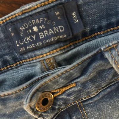 Женские джинсы Lucky Brand 2/26 Lolita Capri 5 карманов эластичные гибкие джинсовые синие - Изображение 1 из 4