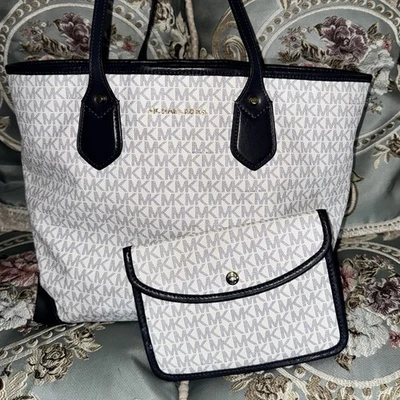 Michael Kors Eva Large Signature Logo Tote Bag Navy with matching snap pouch - Image 1 of 4