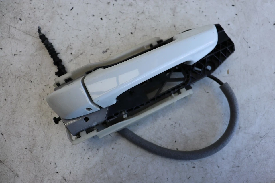 Передняя внешняя дверная ручка Porsche Cayenne 958 92A 2013 RHS J168 - Изображение 1 из 1