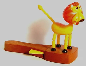VTG PUSH BUTTON PADDLE PUPPET LION PLASTIC BRITISH PATENT TOY - Picture 1 of 7