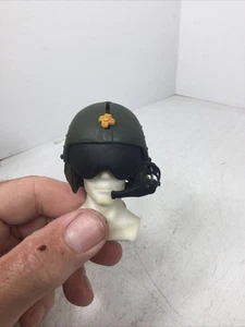 1/6 21ST CENTURY US HUEY GUNSHIP HELICOPTER PILOT HELMET + 1ST AIR CAV VIETNAM - Picture 1 of 10