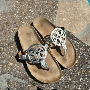 Tory Burch Miller Cloud Metallic Medallion Thong Sandals 6.5 - Picture 1 of 5