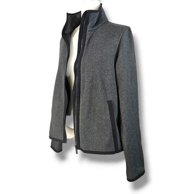 Jaqueta Lululemon Its Fleecing Cold com zíper em excelente estado usado tamanho. 8 urze preto/preto - Imagem 1 de 4