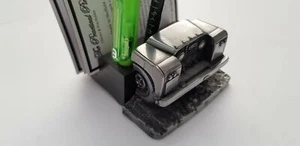Porta biglietti da visita e penna Landy 4x4 effetto peltro per auto NUOVO - Foto 1 di 1