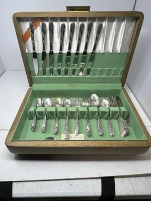 60 Pcs - Silverplated Oneida Community Tudor Plate Flatware - BRIDAL WREATH - Image 1 of 4