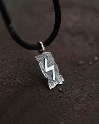 Colgante Sowilo, Collar Vikingo, Amuleto Éxito Nórdico, Runa Sowilo, Runa Poder Foto 1 de 4