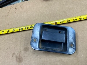 1996-1999 GMC 4X4 EX.CAB   RIGHT REAR DOOR FRONT HANDLE - Picture 1 of 10