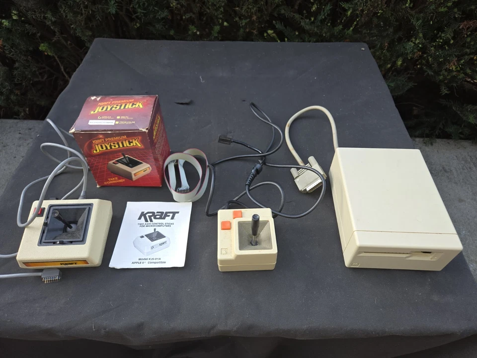 Vintage Apple 3.5" 400K External Floppy Drive  Macintosh 128K M0130 & Joysticks - Image 1 of 4