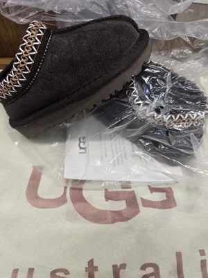 Chinelos de pele de carneiro UGG Tasman camurça crianças pequenas castanha novo sem caixa EUA tamanho 7 - Imagem 1 de 3