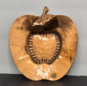 Vintage Gregorian Hammered Copper Small Apple Wall Hanging 3-D trinket Decor - Picture 1 of 10