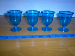 Vintage, Set of 4 child size plastic toy stemware, aqua - Bild 1 von 1