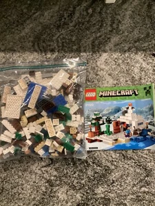 21120 LEGO Minecraft The Snow Hideout - Picture 1 of 1