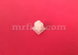 Fiat 850 124 Spider Hood / Trunk Emblem Clip New - Foto 1 di 1