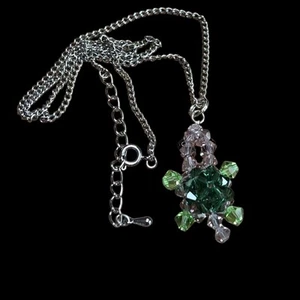 Cadena tono plata con colgante de tortuga con cuentas - Imagen 1 de 21