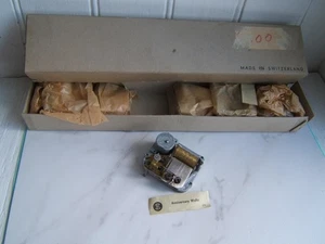 6 CAJAS DE MÚSICA SUIZAS VINTAGE CUENDET SUIZA ANIVERSARIO VALS - Imagen 1 de 13