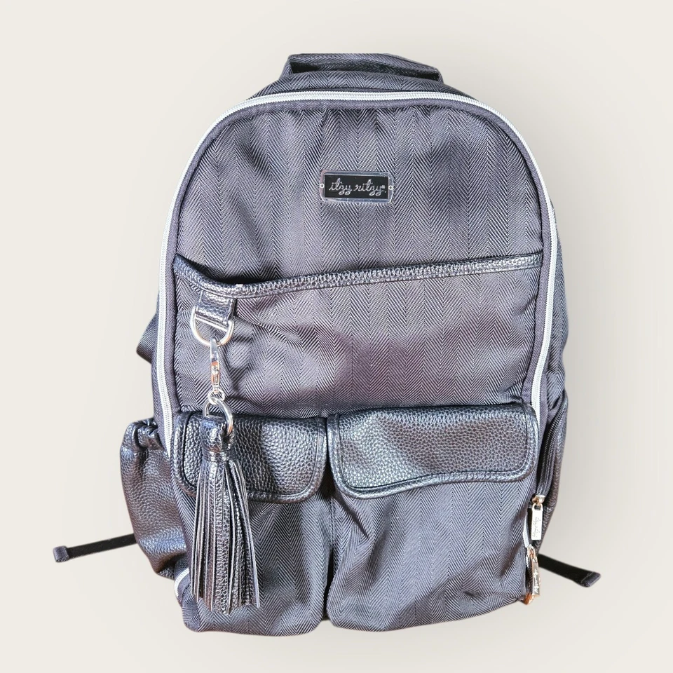 Сумка для подгузников Itzy Ritzy рюкзак черная елочка искусственная кожа изолированные карманы - Изображение 1 из 4