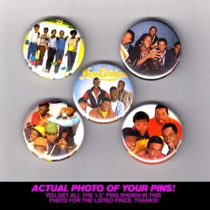 NUOVA EDIZIONE 1,5" SPILLE/PULSANTI (poster pop bobby marrone whitney houston retrò" - Foto 1 di 2