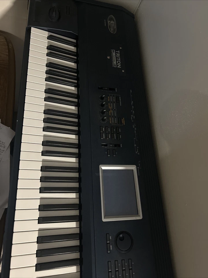 Un Teclado korg Tritón Extreme De 88 Teclas Está En Buenas Condiciones  Foto 1 de 4