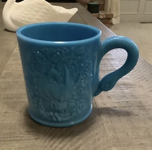 Taza de vidrio de leche azul con mango de cisne con criatura mitológica con cuernos en el lado - Imagen 1 de 8
