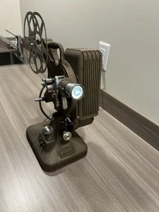 Vintage Keystone 16 MM Movie Projector Model K-160 With Retractable Power Cord - Photo 1/14
