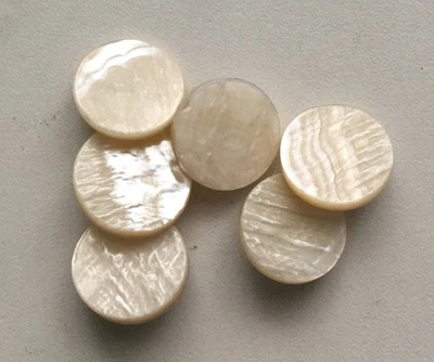 Perlmuttknöpfe: 6 weiße, schillernde Knöpfe, 18mm - Bild 1 von 2