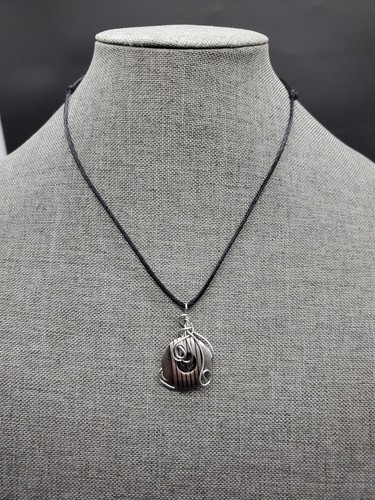 VETEMENTS Collana 12" con ciondolo decò regolabile in corda di raso