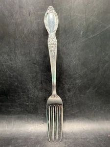 William Rogers and son 1954 Victorian rose dinner fork - Picture 1 of 6