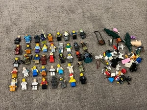 LOT OF 40+ LEGO Minifigures Marvel Star Wars Space & Misc Weapons / Accessories - Picture 1 of 6