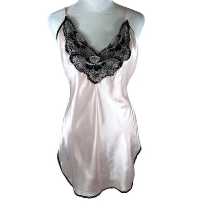 Camisón de Colección Val Mode Rosa Satinado Negro Encaje Ribete Chemise Talla Pequeña Hecho en EE. UU. Foto 1 de 4