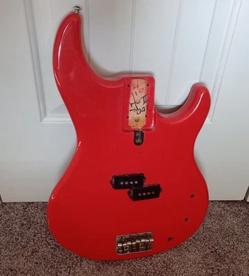 Cuerpo de bajo Yamaha BB200F con puente vintage serie BB 300 Foto 1 de 4