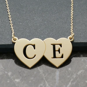Cadena colgante de doble corazón personalizada enchapada en oro en plata 925 cualquier inicial - Imagen 1 de 3