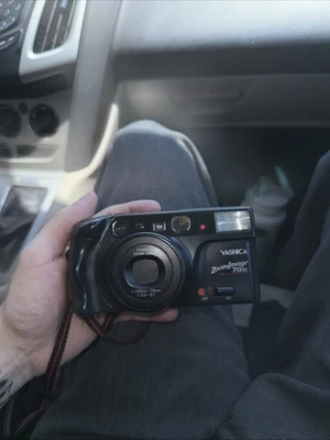 Cámara fotográfica compacta Yashica Zoom Image 70 SE 35 mm PROBADA (SIN BATERÍA) Foto 1 de 3