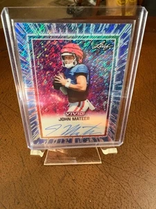 2025 LEAF VIVID FOOTBALL JOHN MATEER BLUE SHIMMER AUTO AUTOGRAPH #D 2/6 SOONERS - Picture 1 of 2
