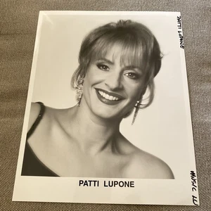Patti LuPone Pressefoto 8x10". - Bild 1 von 2