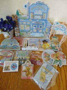 Gran Lote de Preciados Peluches Alfileres Collar Pendientes Postales Cordones Olla+ - Imagen 1 de 12