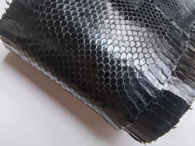 piel de serpiente económica negra con algunos defectos Foto 1 de 4