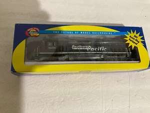 Athearn 91613 HO Scale Southern Pacific EMD SD45T-2 Diesel Locomotive #9254 EX - Picture 1 of 8