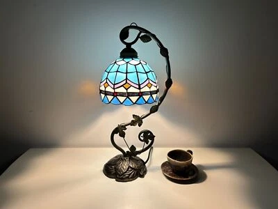 Lámpara de mesa estilo Tiffany patrón mar y cielo vitral en forma de cúpula 51 cm de alto Foto 1 de 4