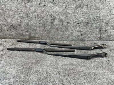 2001-2005 LEXUS IS300 OEM WINDSHIELD WIPER BLADES SET OF 2 - Image 1 of 4