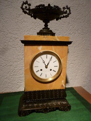 Pendule Empire, Siena Marmor, Bronzen patiniert um 1830,  Kaminuhr - Bild 1 von 4