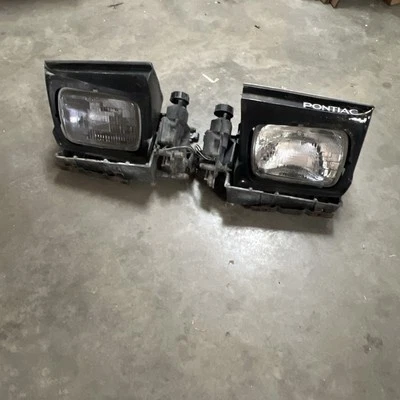 1982-1985 PONTIAC FIREBIRD TRANS AM GTA POWER POPUP HEADLIGHT Passenger & Driver - Image 1 of 4