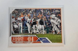 DETROIT TIGERS TEAM Golden Mirror Image Variation! 2023 TOPPS SERIES 2 Rare SSP - Picture 1 of 2