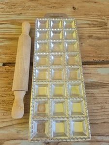 Stampo per ravioli 25 mm x 24 pz Marcato (Made in Italy) - Foto 1 di 4