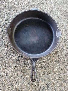 Vintage unmarkiert 14 Zoll Wagner Ware #12 "A" Gusseisen Pfanne DBL Ausgießer - Bild 1 von 5