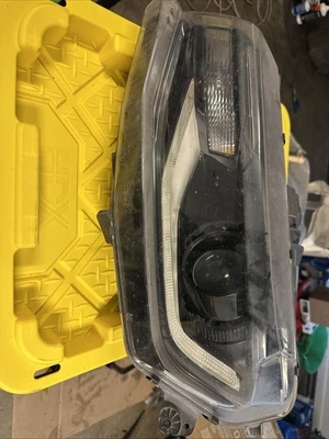 雪佛兰科迈罗 SS 原始设备制造商车头灯 2016 2017 年 2018 二手 — 第 1/2 张图片