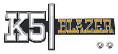 Chevrolet 1973-74; emblema de guardabarros delantero "K5 Blazer"; con herrajes; cada uno; GM Foto 1 de 4