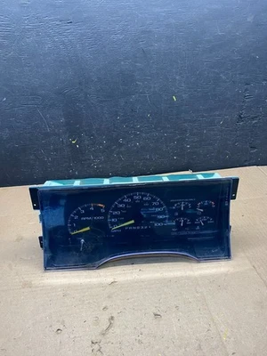 1995 to 1998 Chevrolet Tahoe Escalade Speedometer Cluster Gauge Q2253 DG - Image 1 of 4