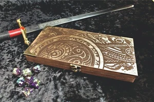 The Sacred Texts D&D Würfelbox Roll Tablett DND TTRPG Geschenk - Bild 1 von 5