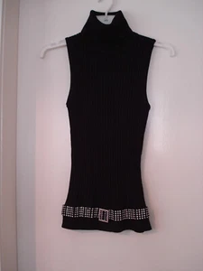 Schwarzes aermelloses Stricktop, Rollkragen mit dekorativem Brilliantenguertel, - Bild 1 von 3