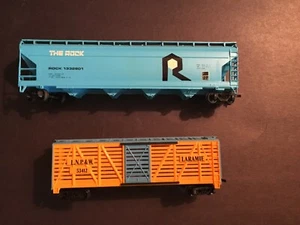 HO Scale L.N.P. & W. Cattle Car + 50' Plug Door Box Car - Picture 1 of 2